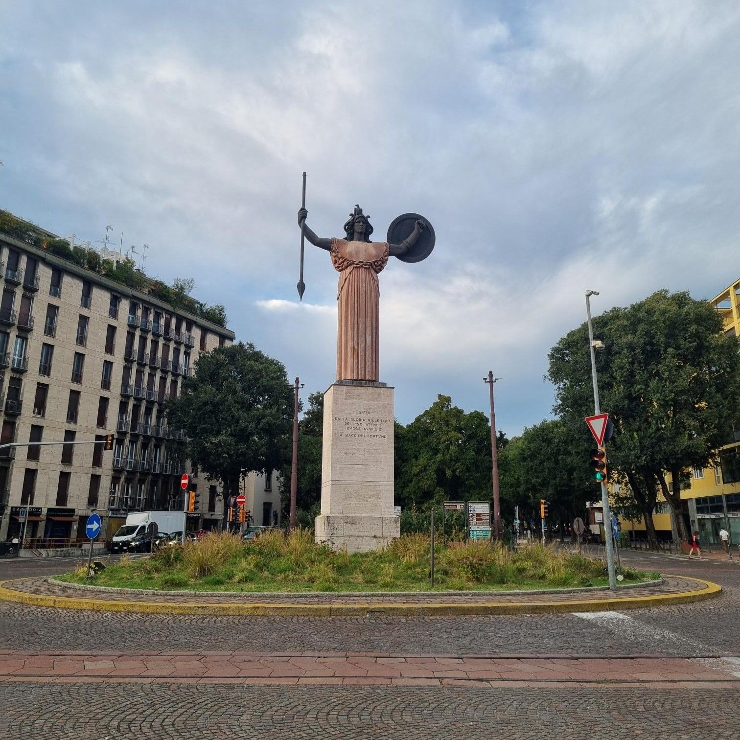 Statue Pvia